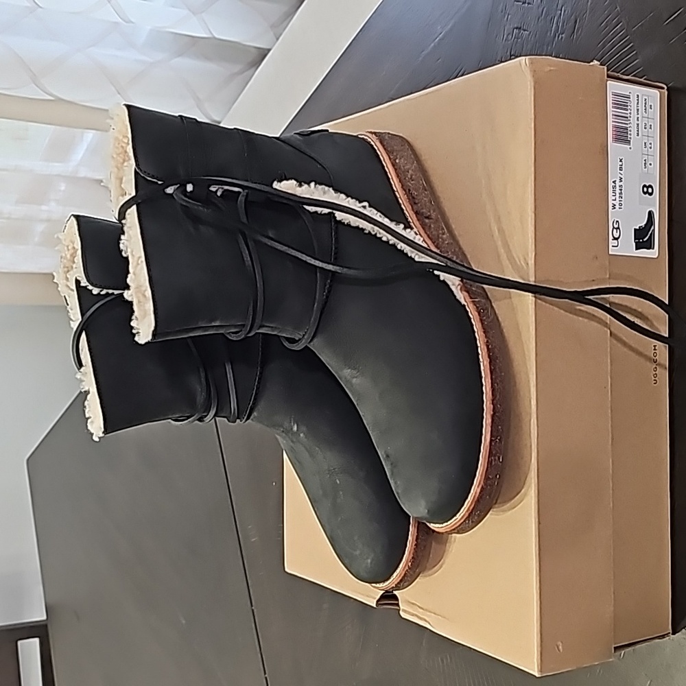 LUISA BLACK UGGS sz8